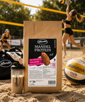 Lemke Mandel Protein 1 kg on a beach volleyball court with a protein shake, sports bag, and volleyball, highlighting plant-based protein for active lifestyles.